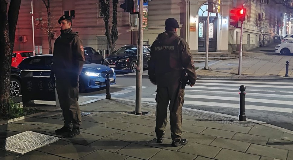 U Beogradu pronađen sumnjivi paket, na terenu policija s dugim cijevima