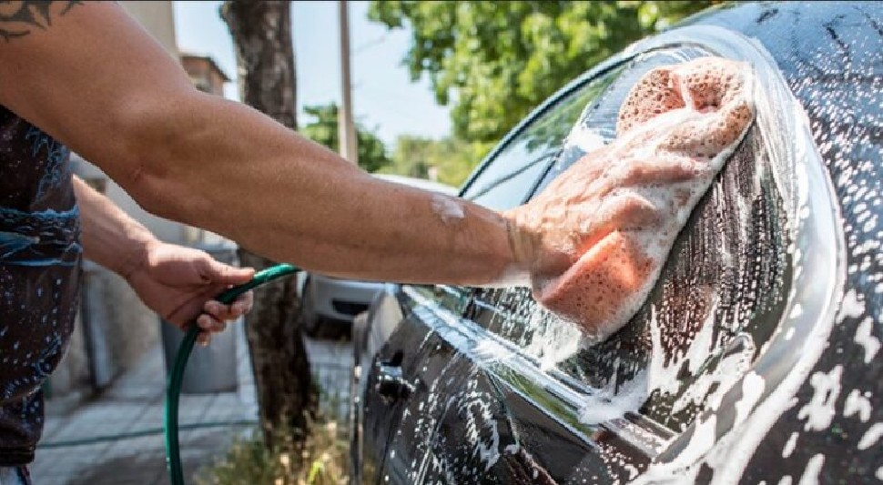 Da ne bi dobili više štete nego koristi: Izbjegavajte ovu naviku pri pranju automobila