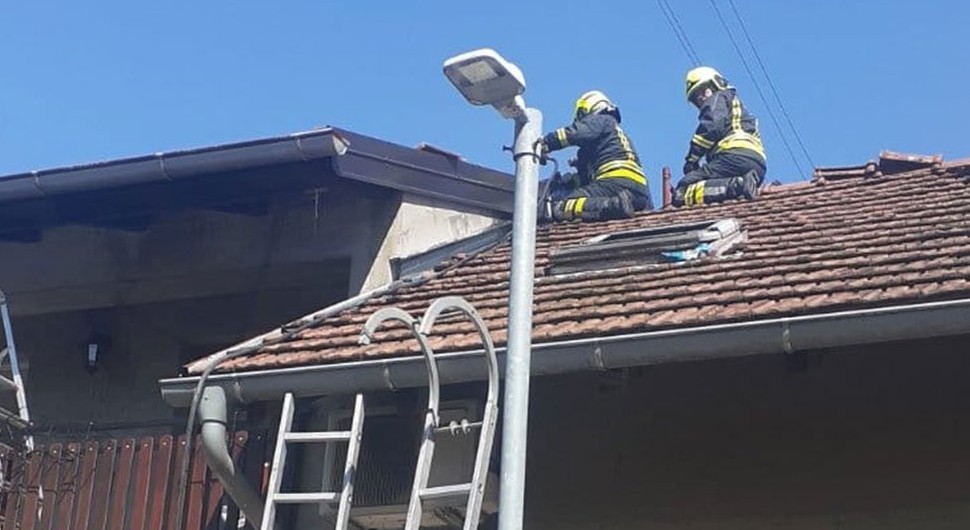 Banjalučkim vatrogascima pune ruke posla, gasili požar na kućama i automobilu