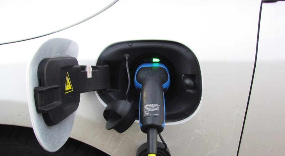 Pad prodaje električnih automobila: Zašto se Evropljani vraćaju benzinu?
