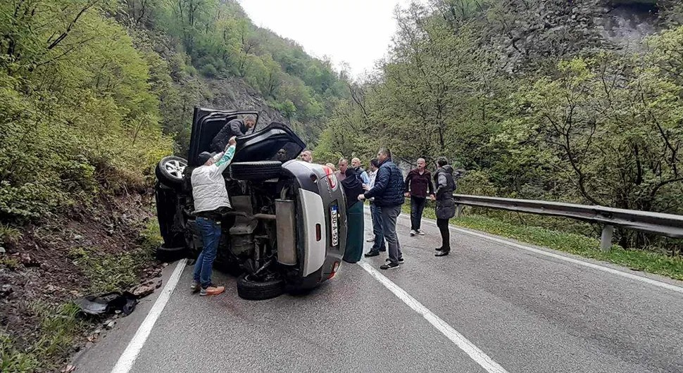 Nova teška saobraćajka na putevima u BiH: Povrijeđeni majka i kćerka