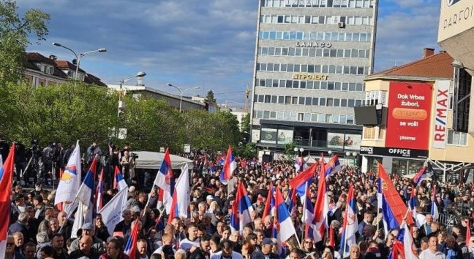 Veliki miting u Banjaluci; Građani iz svih krajeva Srpske stigli na Trg Krajine