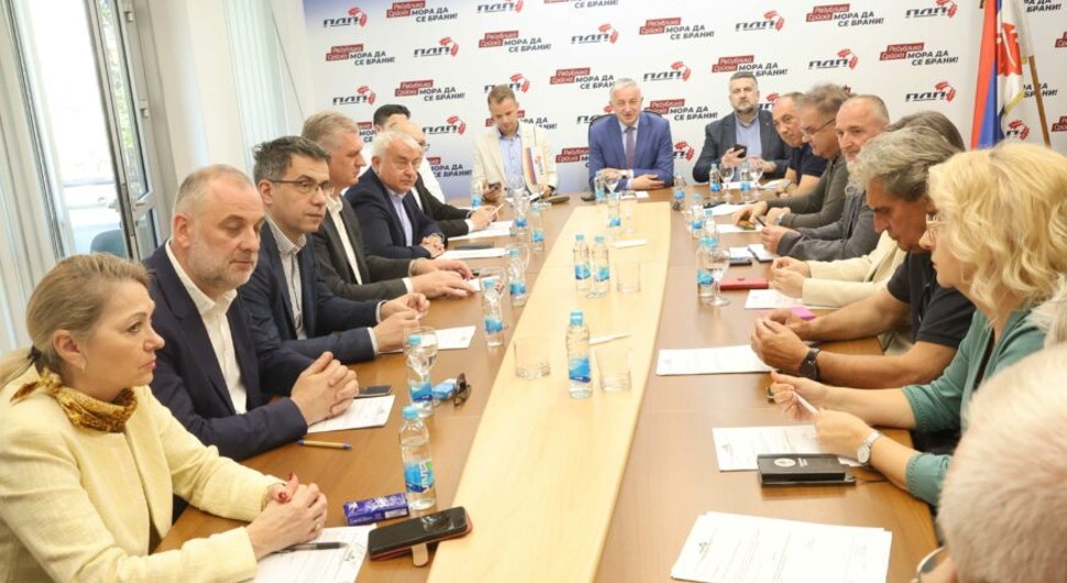 “GLUVI TELEFONI” PDP zatečen Stanivukovićevom odlukom da podrži miting “Srpska te zove”