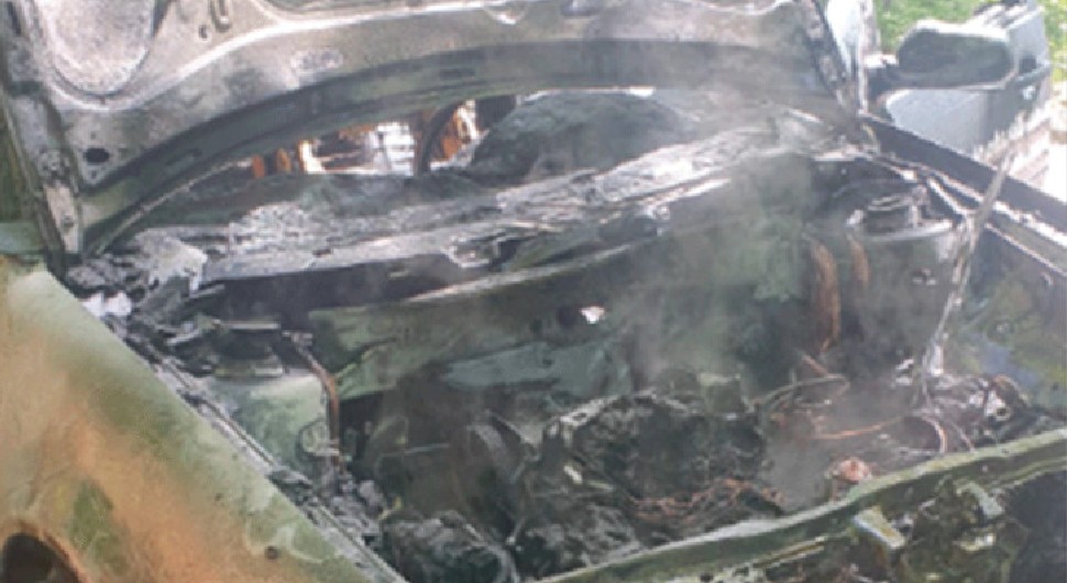 Vatrogasci intervenisali: Gorio automobil u Doboju