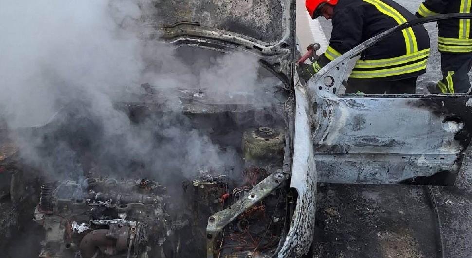 Pogledajte koliko je izgorio pežo na auto-putu „9. januar“