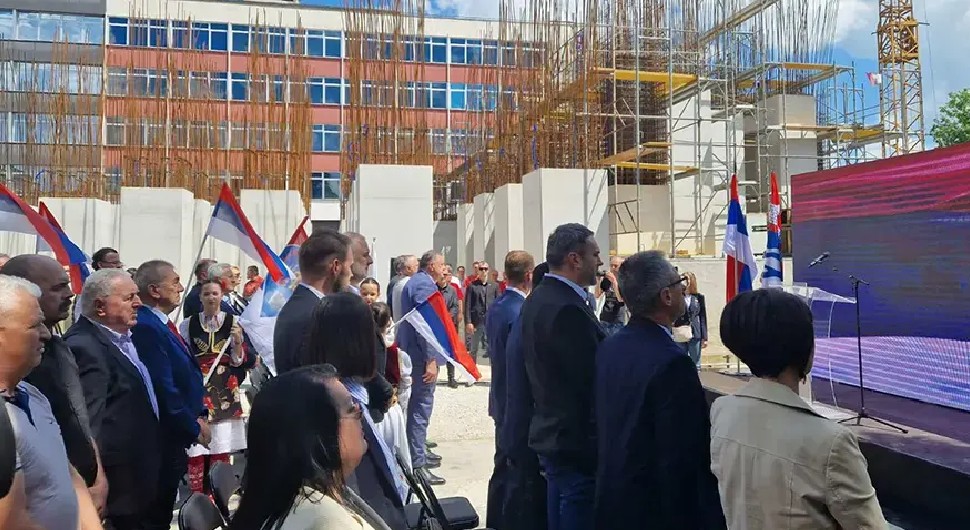 Zvaničnici Srpske u obilasku centralnog spomenika poginulim borcima