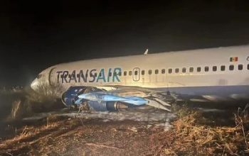 Zapaljen avion pun putnika skliznuo sa piste