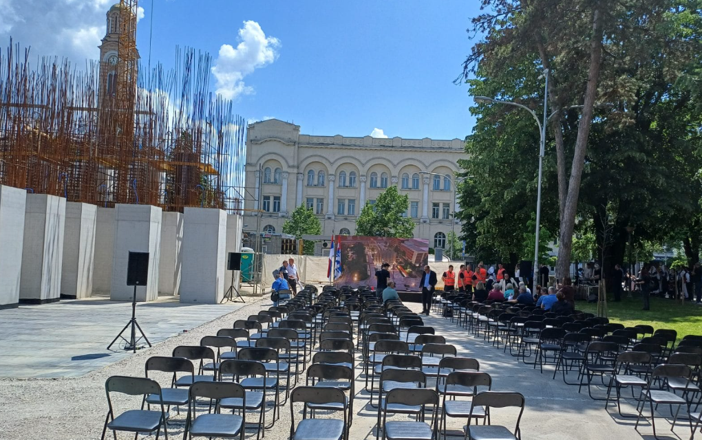 Obilazak centralnog spomenika poginulim borcima