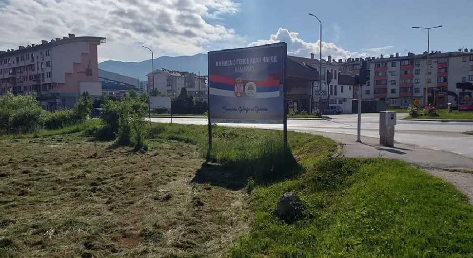 Srpske zastave i bilbordi protiv satanizacije Srba i Srpske