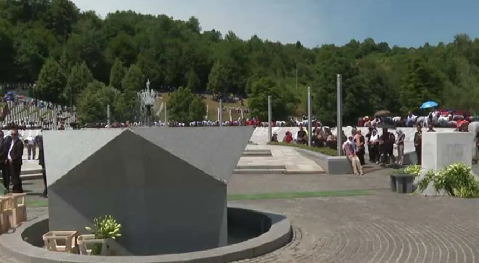 Ne žele suživot: Memorijalni centar ne dozvoljava Vladi da položi cvijeće u Srebrenici!