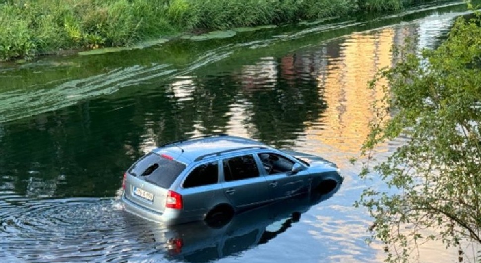 Nesvakidašnji slučaj: Gurnuo svoj auto u rijeku i otišao