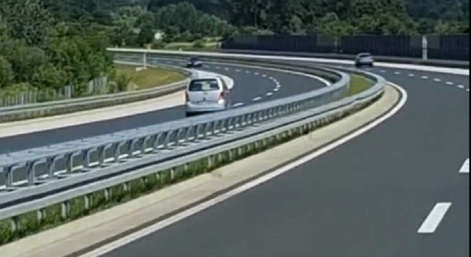 Auto-put „9. januar“: Pogledajte vožnju u suprotnom smjeru