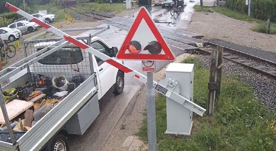 Nesavjesni vozači ne poštuju saobraćajnu signalizaciju: Novi incidenti na pružnim prelazima u Banjaluci