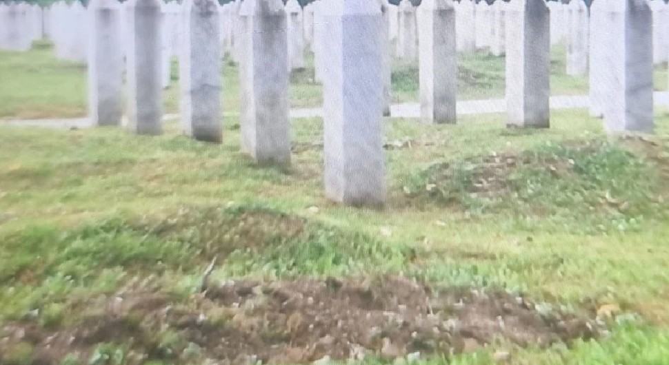 Uklonjen nišan sa imenom i prezimenom bivšeg vozača načelnika Srebrenice