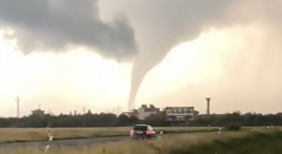 Tornado u Mađarskoj: Superćelijska oluja stigla iz Austrije