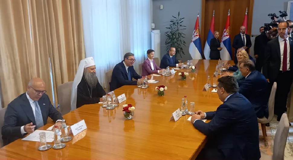 Počeo zajednički sastanak: Predsjednik Srbije dočekao predsjednika Srpske!