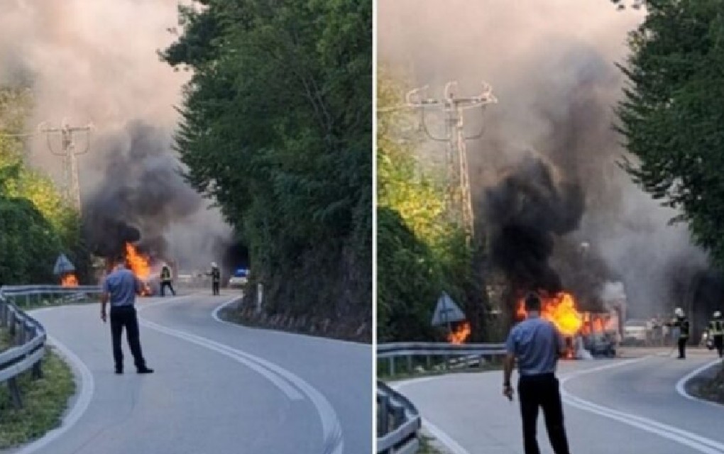 Zapalio se kombi u vožnji, vatrogasci se bore s vatrom