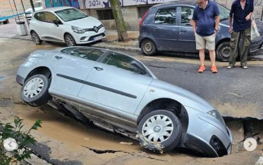 Rupa u centru Beograda, automobil propao kroz asfalt