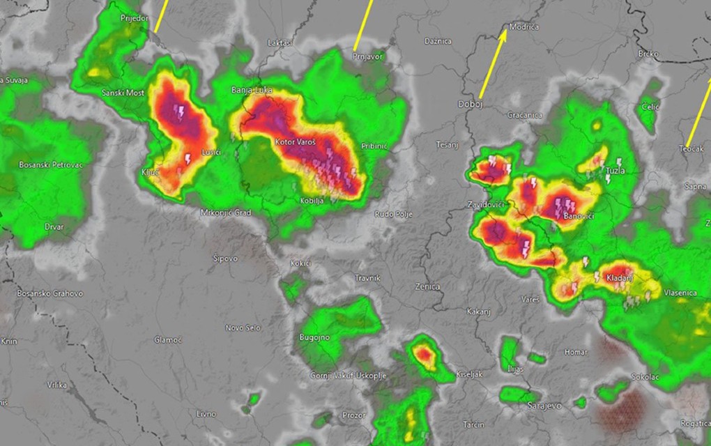 Crno nebo nad Banjalukom, nevrijeme brzo putuje