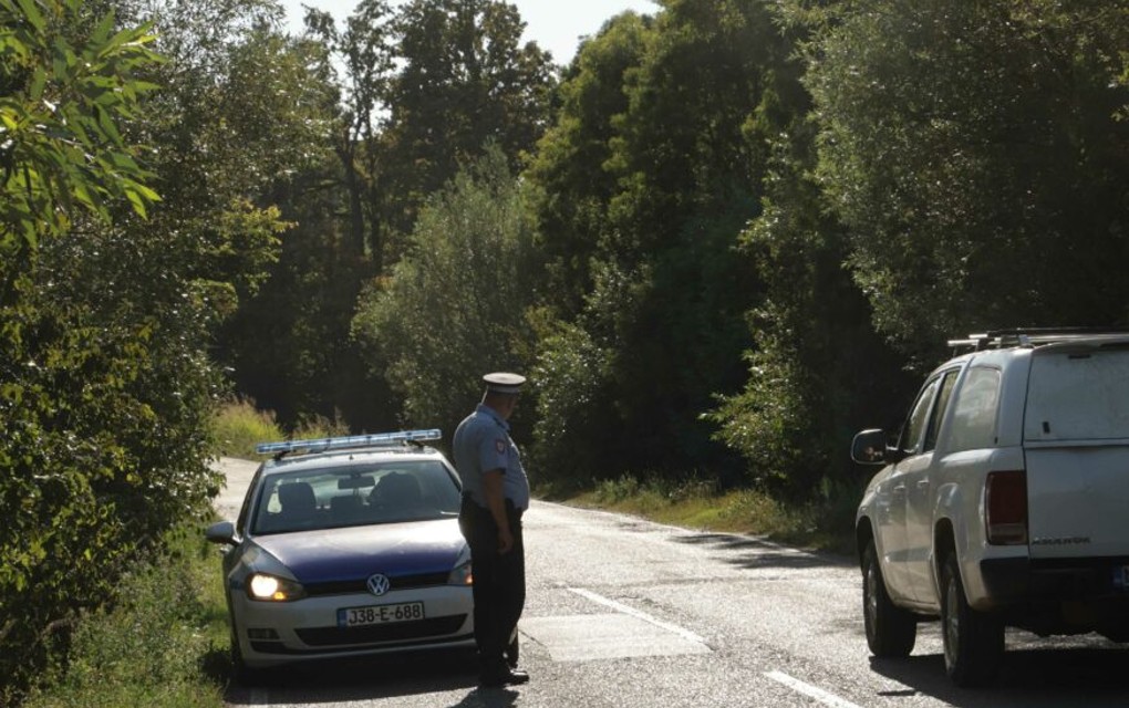 Prve fotografije sa mjesta napada na Milana Novitovića: Očekuje se ekipa za uviđaj, policija na mjestu zločina