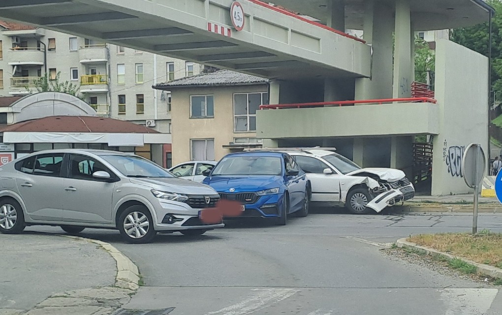 Novi sudar u Banjaluci: Tranzit u saobraćajnoj blokadi!