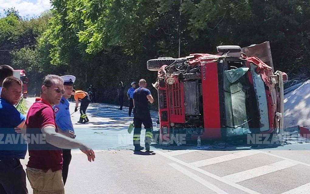 Udes u Banjaluci: Prevrnuo se kamion