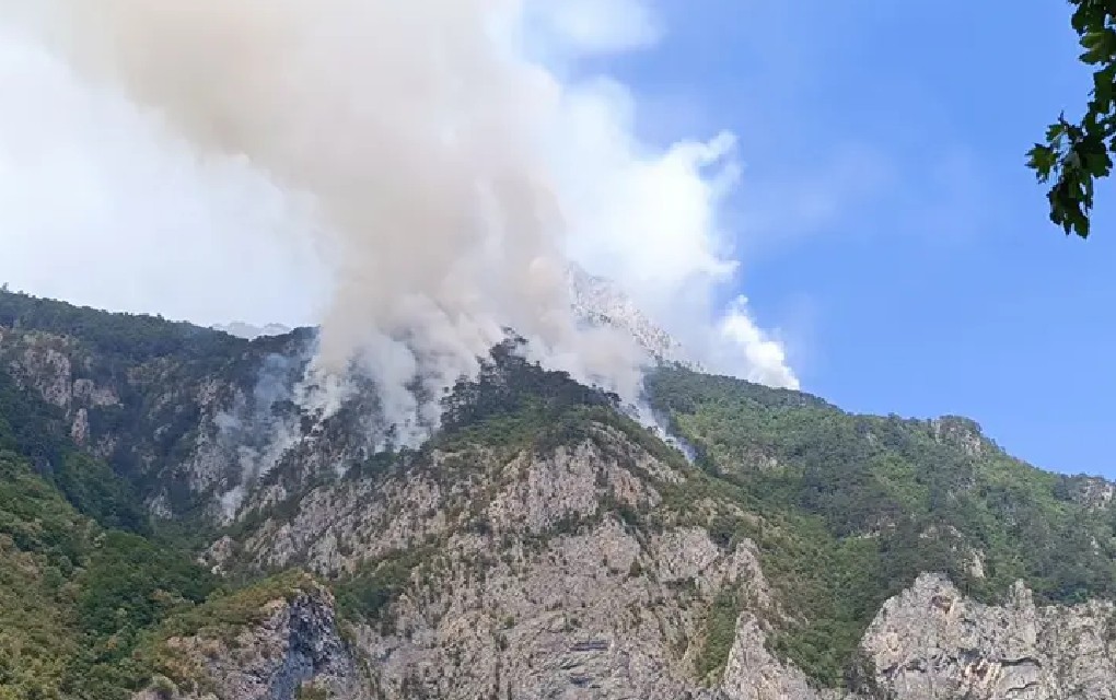 Vremenski uslovi ne pogoduju gašenju vatrene stihije, širi se požar!