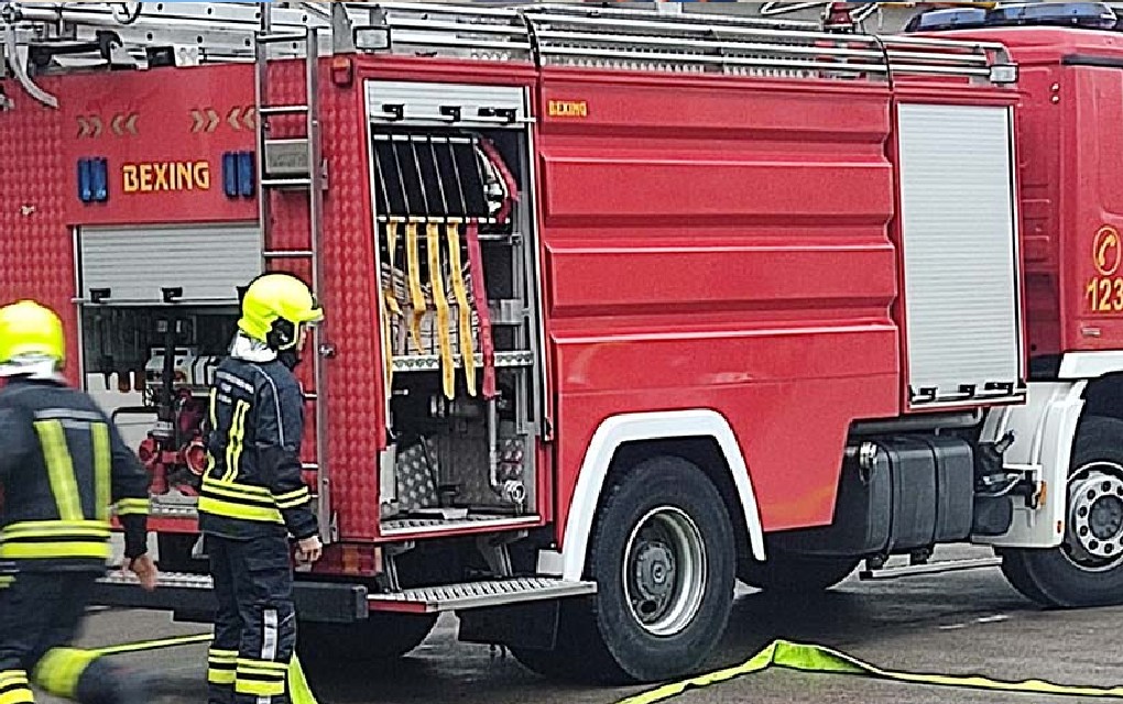 Izbio požar u Slatini, gusti dim se nadvio nad naseljem