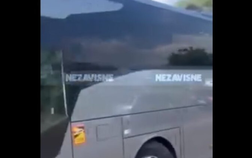 Osvanula slika: Polupana stakla na autobusu navijača iz Mađarske