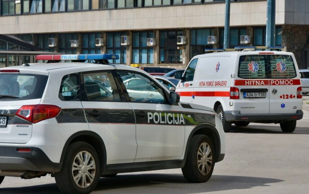 POVRIJEĐENE 2 OSOBE Udes na putu između Jablanice i Mostara, automobil završio na krovu