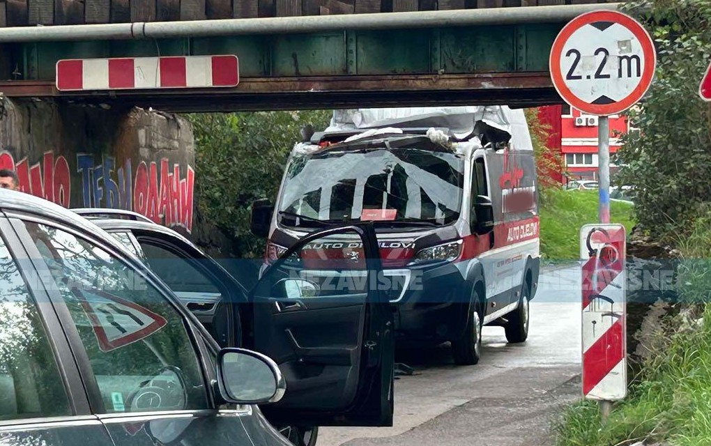 Kombi udario u nadvožnjak u Banjaluci