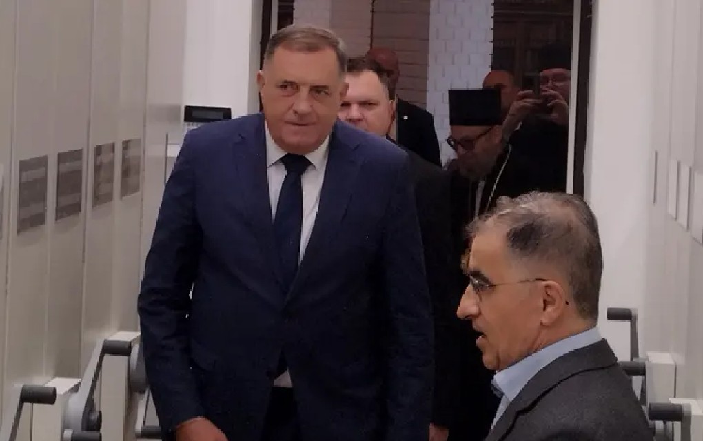 Dodik posjetio Arhiv Еparhije budimske