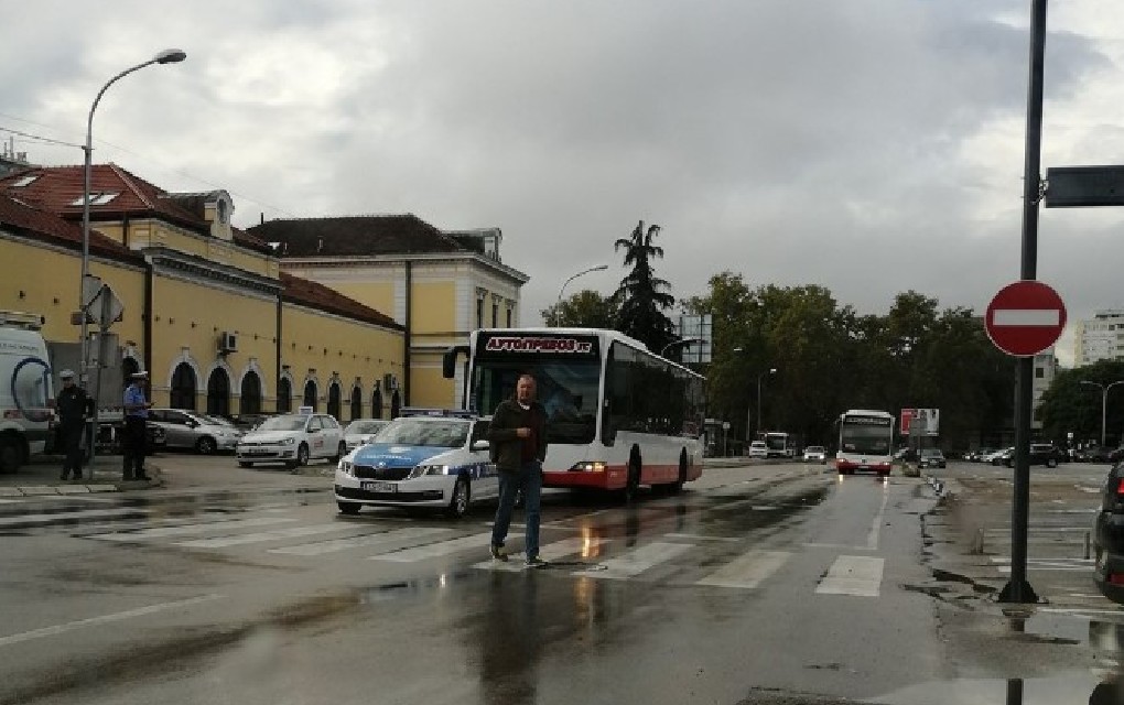 Saobraćajka u Banjaluci: Sudar autobusa i policijskog vozila kod stare autobuske stanice