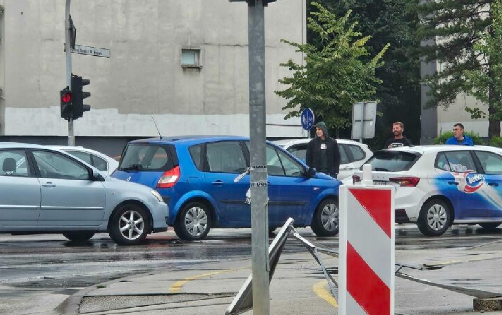 Stvorila se velika gužva: Saobraćajka u Banjaluci, učestvovala tri automobila