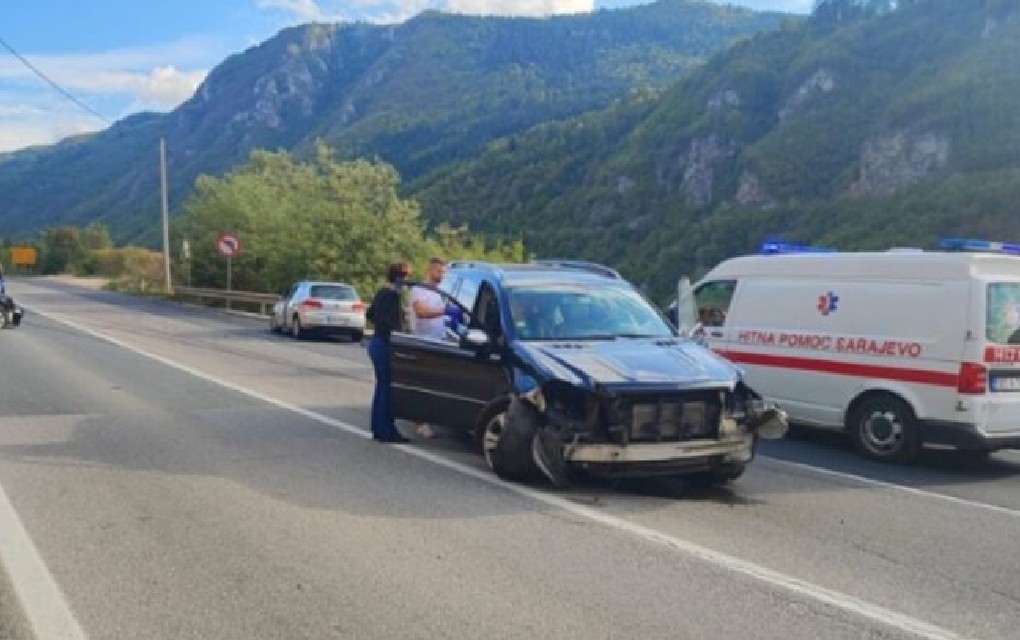 Saobraćaj obustavljen: Teška saobraćajka u ovom dijelu Srpske, više osoba povrijeđeno