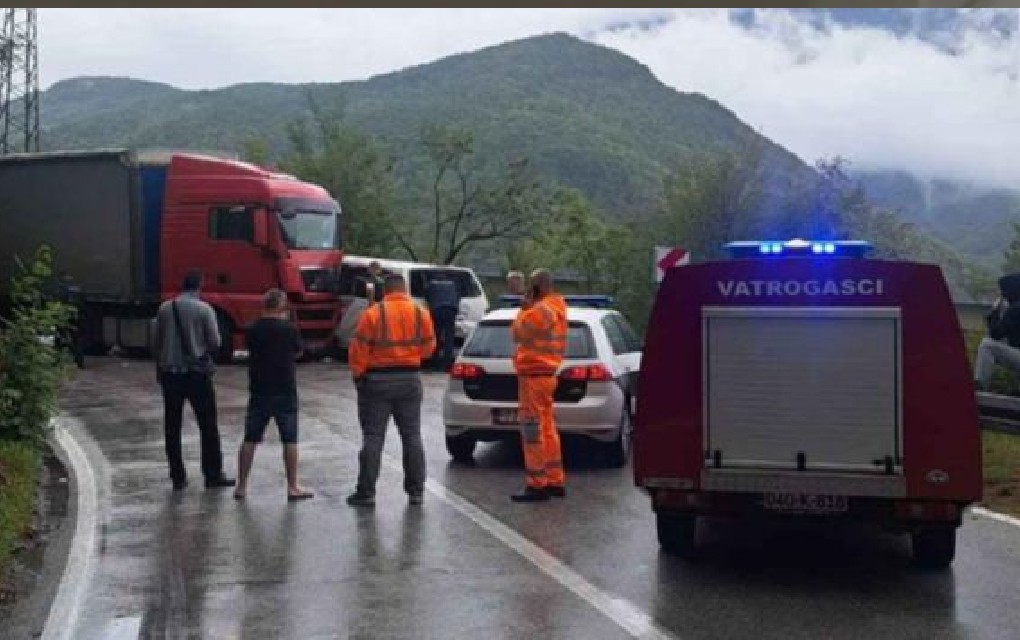 Saobraćaj još uvijek obustavljen: U stravičnom udesu kod Jablanice ima povrijeđenih