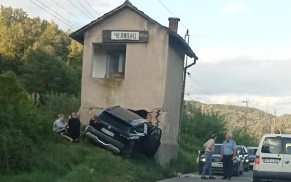 Teška saobraćajka kod Čelinca, auto se zabilo u kuću