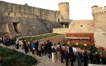 Hiljade vjernika se poklanja moštima Svete Petke na Kalemegdanu