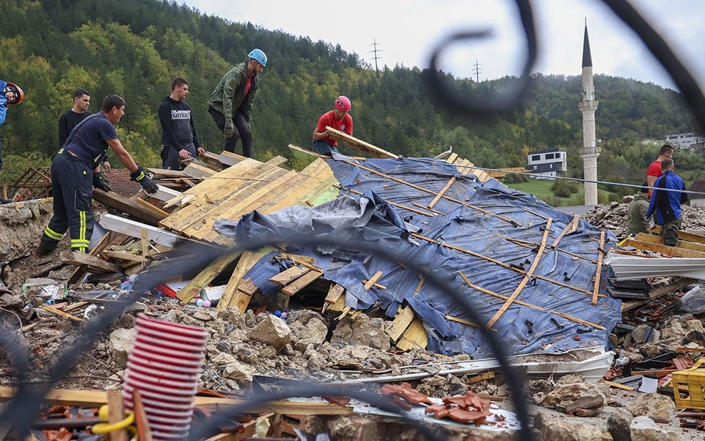 Dan žalosti u Republici Srpskoj i FBiH, nastavljena potraga za nestalima u razornim poplavama