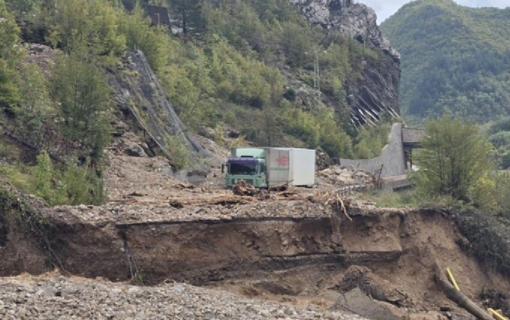 Jablanica u potpunosti odsječena: Cesta potpuno nestala zbog bujica i odrona