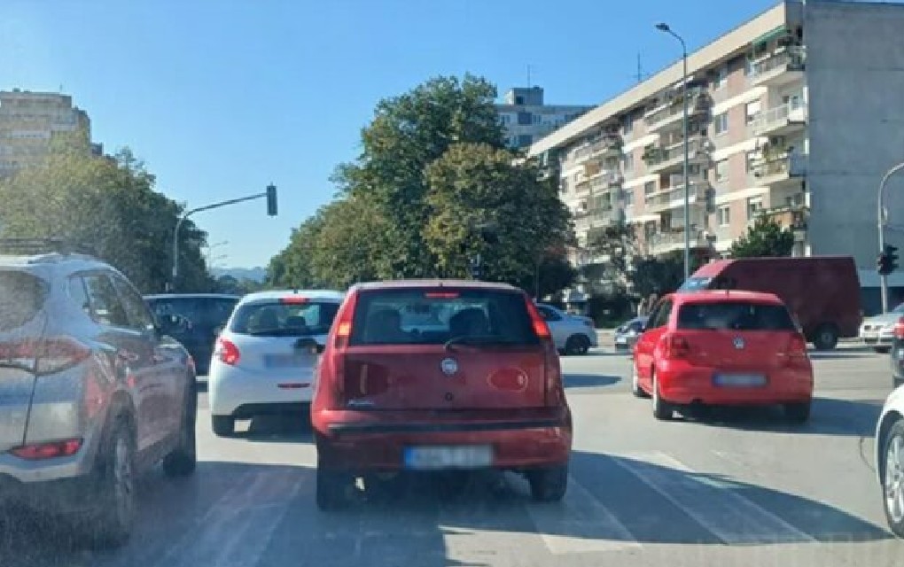 Gužve i nedjeljom na više lokacija: Novi saobraćajni kolaps u Banjaluci