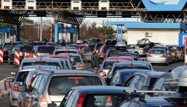 Ogromna gužva na graničnom prelazu Gradiška