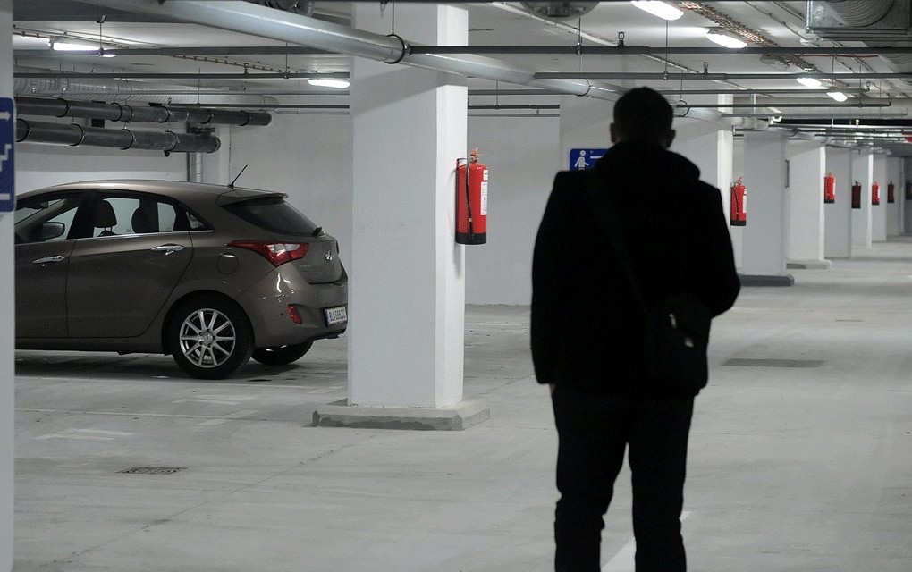 Manjak parkinga diže cijene parking mjesta – Garaža košta i do 50.000 KM