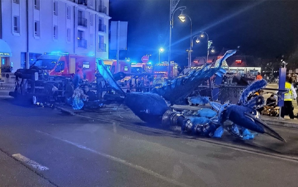 Pala metalna konstrukcija na božićnoj manifestaciji, povrijeđeno više osoba