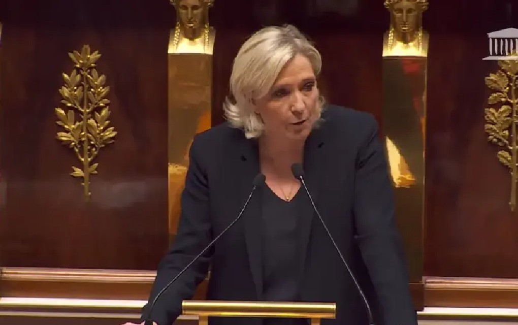 Le Pen: Nije vrijeme za Makronovu ostavku, budžet moguć