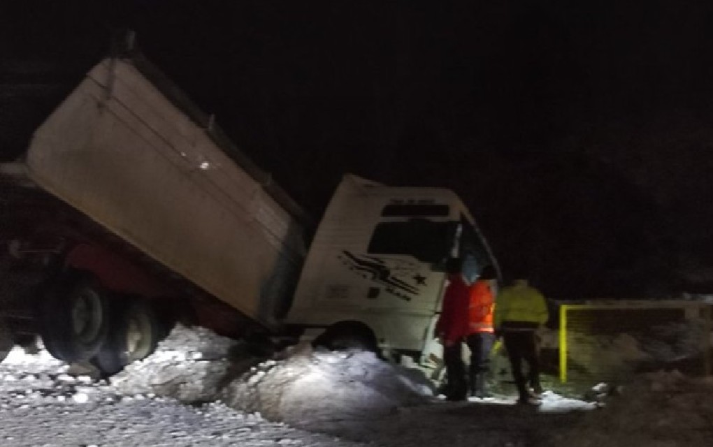 Laktaši: Šleper sletio sa puta