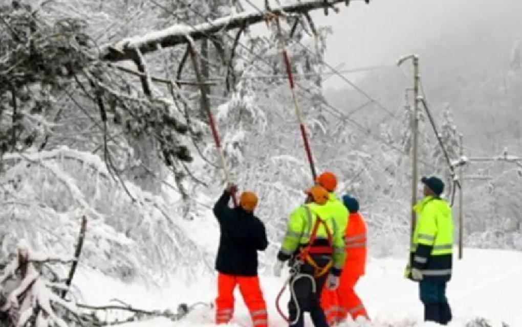 Haotično i pod Kozarom: Brojna naselja ostala bez struje!