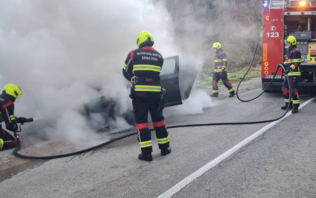 Gorio automobil kod Banjaluke