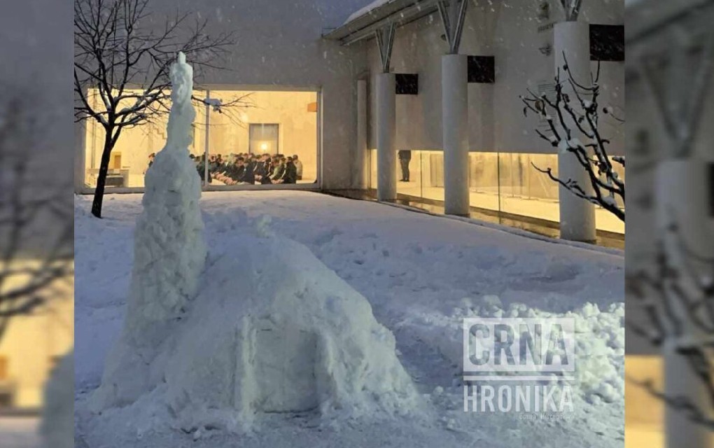 Učenici Medrese umjesto Snješka napravili džamiju od snijega