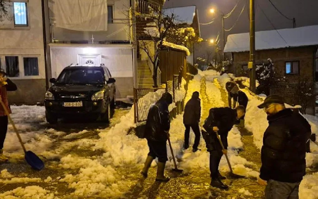 Mještani banjalučkog naselja očistili glavnu ulicu: Zvali smo nadležne ali uzalud